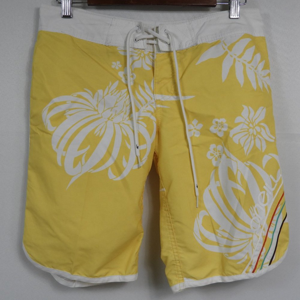 L658 Oakley Boardshorts Yellow White Floral Boardshorts